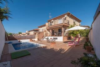 Xalet  Calle austria. Chalet con piscina en los rebites huetor vega