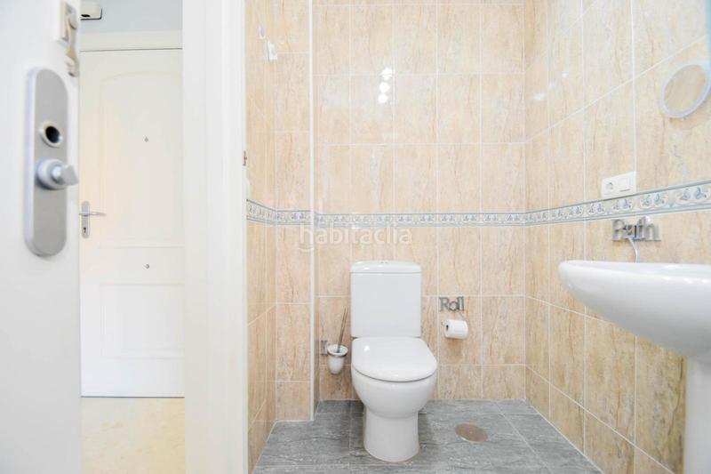 Foto 2241e3c7-a86a-4179-9b68-18fa46911ed1. Apartamento en avenida de andalucía 9 apartamento playa en urb. con piscina, garaje y trastero en Salobreña
