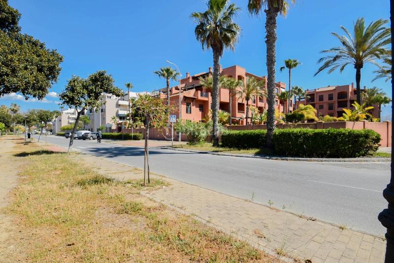 Foto 3e94077d-724c-46b2-bbf2-2a187ec7f88e. Apartamento en avenida de andalucía 9 apartamento playa en urb. con piscina, garaje y trastero en Salobreña
