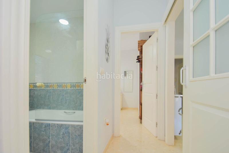 Foto f3052f22-543e-41ee-9ba9-352b2dda982c. Apartamento en avenida de andalucía 9 apartamento playa en urb. con piscina, garaje y trastero en Salobreña