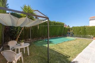 Casa aparellada  Calle mirto. Chalet pareado en gojar con jardin