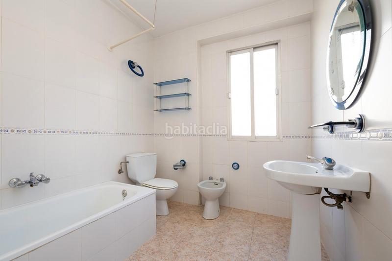 Foto 971d55ad-327e-45e2-b6cf-76715e087680. Piso en calle rodríguez acosta 13 piso centro en Motril