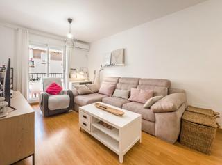 Appartement à Calle san ramón 108. Piso con plaza garaje y trastero en centro churriana