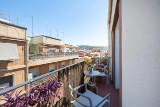 Appartement à Calle conde cifuentes 31. Piso reformado zona figares