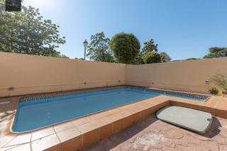 Doppelhaus in Calle mallorca 31. Casa pareada en belicena con piscina