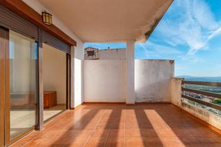 Etagenwohnung in Calle castillejo 17. Piso en cogollos con garaje y piscina