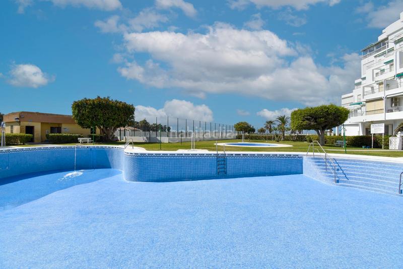 Foto b1feb0a6-27bf-489a-870f-ff45c0d39fde. Apartamento en calle paseo marítimo 43 apartamento en mayorazgo ii, primera linea de playa en Salobreña
