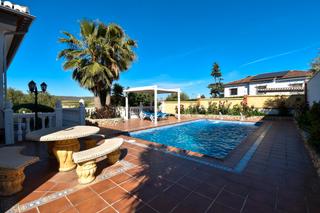 Chalet  Calle g-1. Chalet con piscina en el puntal , padul