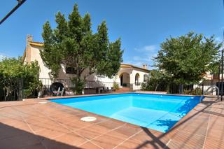 Xalet  Calle g-1. Chalet con piscina en urbanizacion el puntal