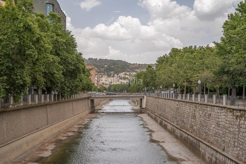Foto 68c4395a-9a12-4fa1-87f5-2ee7f9e23756. Ático en calle ribera del violón 6 atico en zona genil/ palacio congresos en Granada