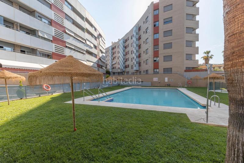 Foto a4ac9159-b4dc-4b4e-a13c-f555d40afdba. Piso en calle periodista aquilino morcillo herrera 9 piso en urbanizacion con piscina con garaje y trastero zona barrio periodistas/parque almunia en Granada