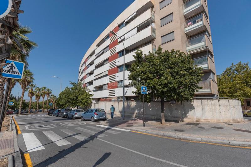 Foto aff20700-ed8e-4394-8e4e-9d57bedf8aae. Piso en calle periodista aquilino morcillo herrera 9 piso en urbanizacion con piscina con garaje y trastero zona barrio periodistas/parque almunia en Granada