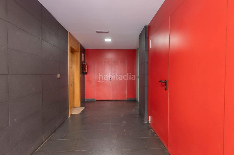 Foto bb8a885b-9828-4099-8063-e2995ad55ddc. Piso en calle periodista aquilino morcillo herrera 9 piso en urbanizacion con piscina con garaje y trastero zona barrio periodistas/parque almunia en Granada