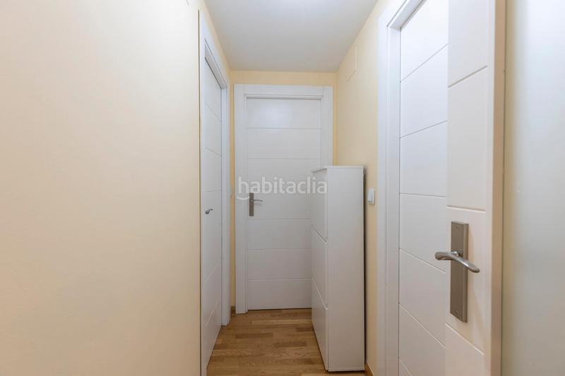 Foto cb408da4-92c3-4433-b178-f4dc0dc5f0b3. Piso en calle periodista aquilino morcillo herrera 9 piso en urbanizacion con piscina con garaje y trastero zona barrio periodistas/parque almunia en Granada