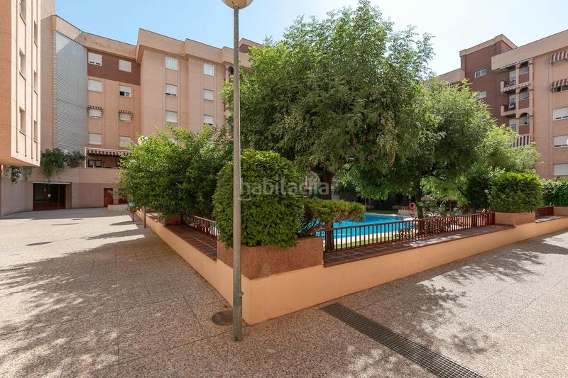Foto 6e37707d-8d3d-4426-b231-b285ffad6c48. Piso en calle periodista francisco javier cobos 18 piso en urbanizacion con piscina zona periodistas/parque almunia en Granada