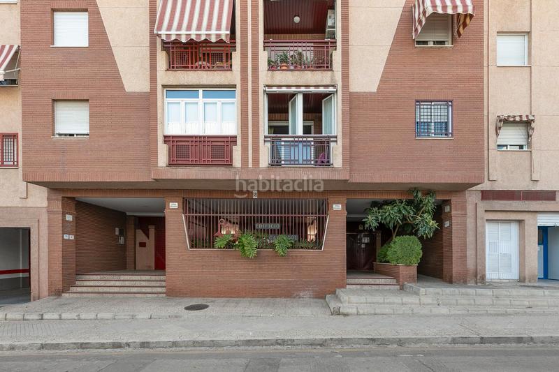 Foto 8ba34b2e-1480-46e3-aa39-bd2c02ae082f. Piso en calle periodista francisco javier cobos 18 piso en urbanizacion con piscina zona periodistas/parque almunia en Granada