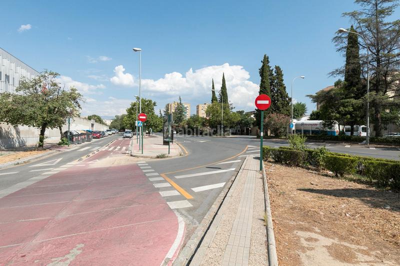 Foto ae03a771-6549-4c4a-8fdf-7c24fa1fb653. Piso en calle periodista francisco javier cobos 18 piso en urbanizacion con piscina zona periodistas/parque almunia en Granada