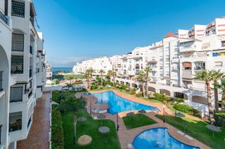 Piso en Avenida de andalucía 6. Piso vistas al mar en salobreña playa en urbanizacion con piscin
