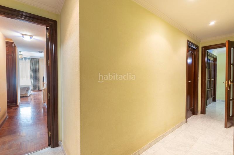 Foto 503b1381-7234-4340-a688-e3433c8a7aea. Piso en calle ciego de arjona 3 piso en zona avda constitucion con plaza garaje en Granada