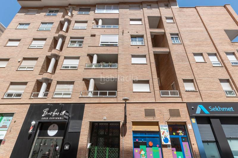 Foto 5190ae63-6c15-4d26-90bb-8208796a2e6d. Piso en calle ciego de arjona 3 piso en zona avda constitucion con plaza garaje en Granada