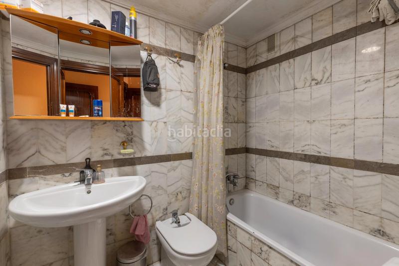 Foto a99ad605-d7e8-474e-9268-ded25afcb5ce. Piso en calle ciego de arjona 3 piso en zona avda constitucion con plaza garaje en Granada