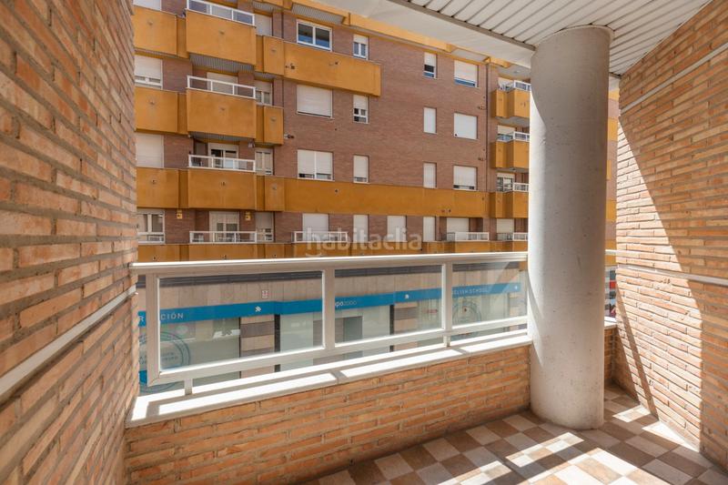 Foto b1c26d6c-38a2-4513-bd9e-9e092d5bcc5c. Piso en calle ciego de arjona 3 piso en zona avda constitucion con plaza garaje en Granada