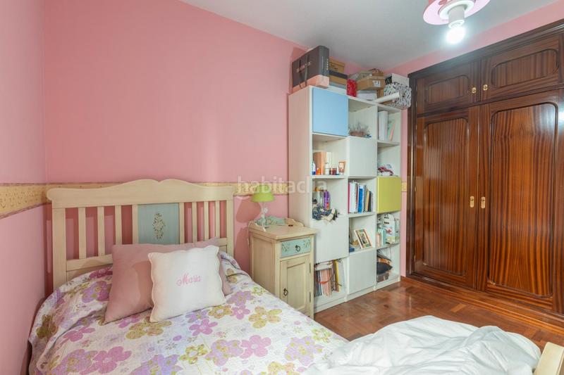 Foto b25b9611-c01b-4d6f-b396-0f3ba1ea50b5. Piso en calle ciego de arjona 3 piso en zona avda constitucion con plaza garaje en Granada