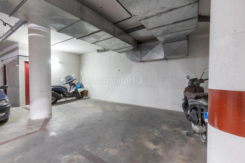 Foto c33d128c-4df7-459a-84ed-46bd18bd8303. Piso en calle ciego de arjona 3 piso en zona avda constitucion con plaza garaje en Granada