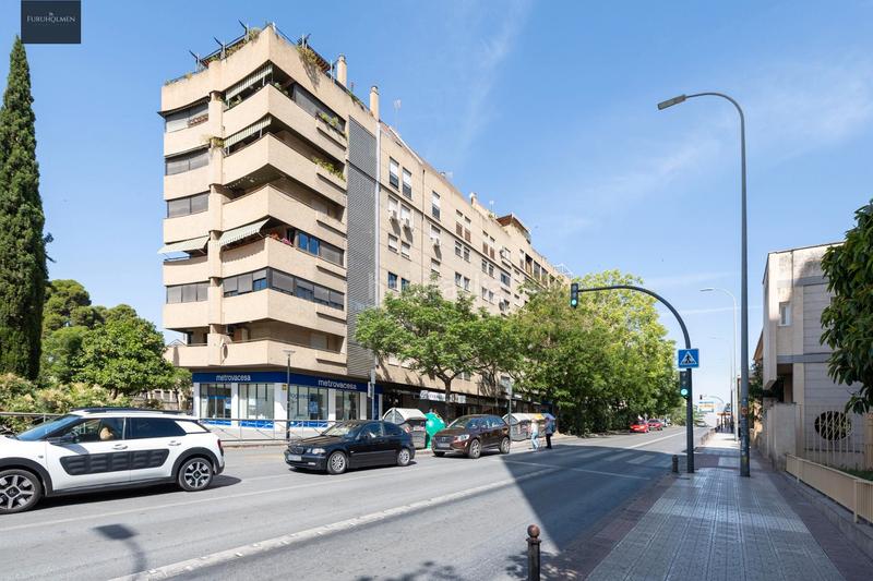 Foto d70b3274-9cd3-4be0-83f7-5d5477a84489. Piso  en constitucion/caleta con plaza garaje en Granada