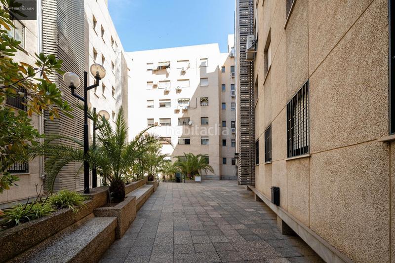 Foto eacae5c6-6963-4942-b05f-31391a2a62be. Piso  en constitucion/caleta con plaza garaje en Granada