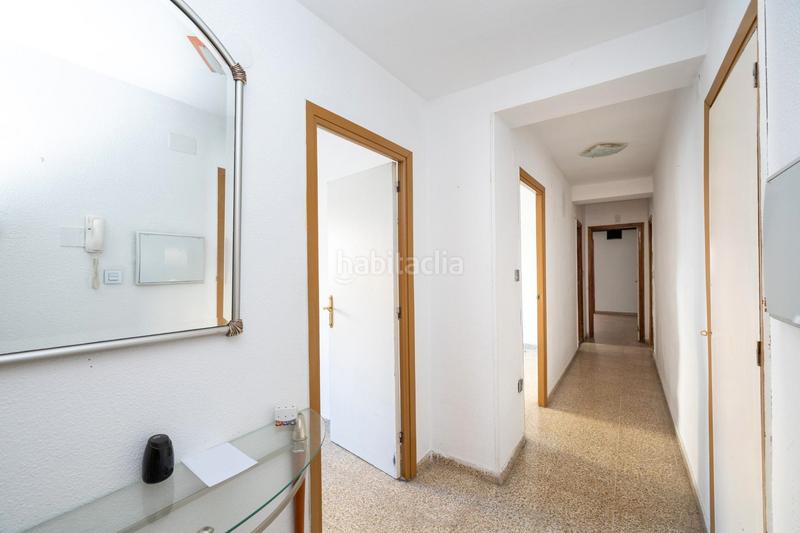 Foto 2ea5d0cf-c2d3-473a-bd62-3c2781c6abc8. Piso en calle santander 3 piso en zaidin en Barrio de Zaidín Granada