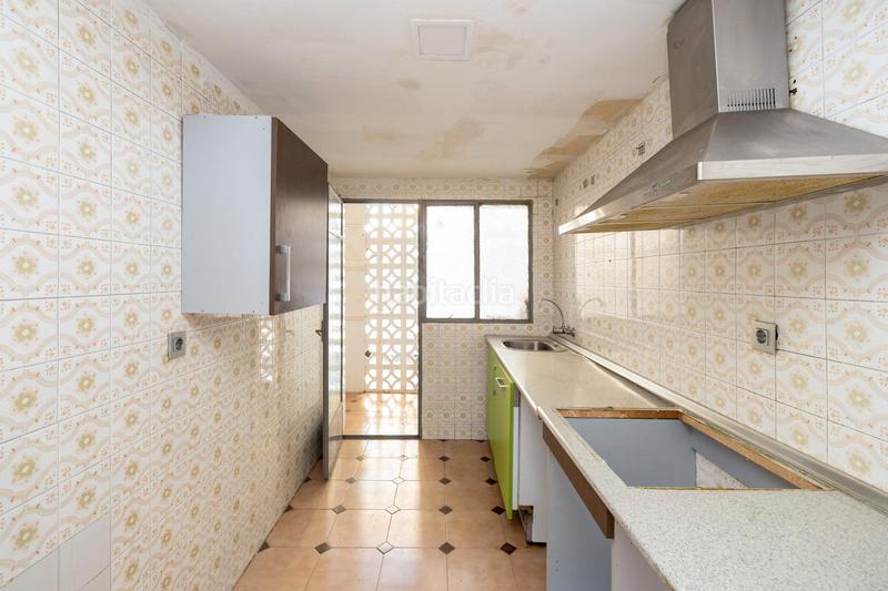 Foto 5b5255dd-cda9-4885-8c04-9a66363f9311. Piso en calle santander 3 piso en zaidin en Barrio de Zaidín Granada