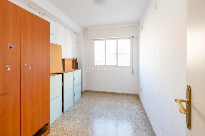 Foto a099f07c-3fb2-4011-81c8-05a619fa6188. Piso en calle santander 3 piso en zaidin en Barrio de Zaidín Granada