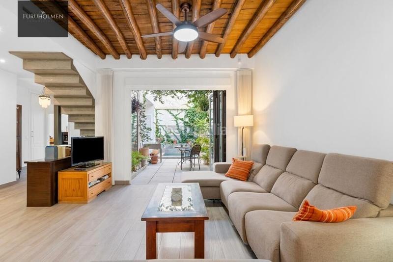 Foto 526f4195-eef8-4b60-9043-94f6ed0c37e5. Casa  adosada con piscia en zona sanders en Rosaleda - Juventud Granada