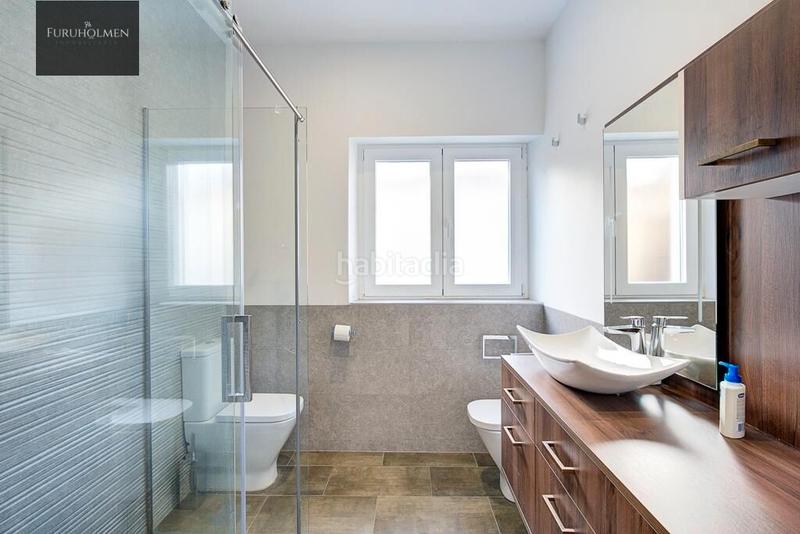 Foto 8f5747b4-b076-4777-a3ed-2ef6106718f1. Casa  adosada con piscia en zona sanders en Rosaleda - Juventud Granada