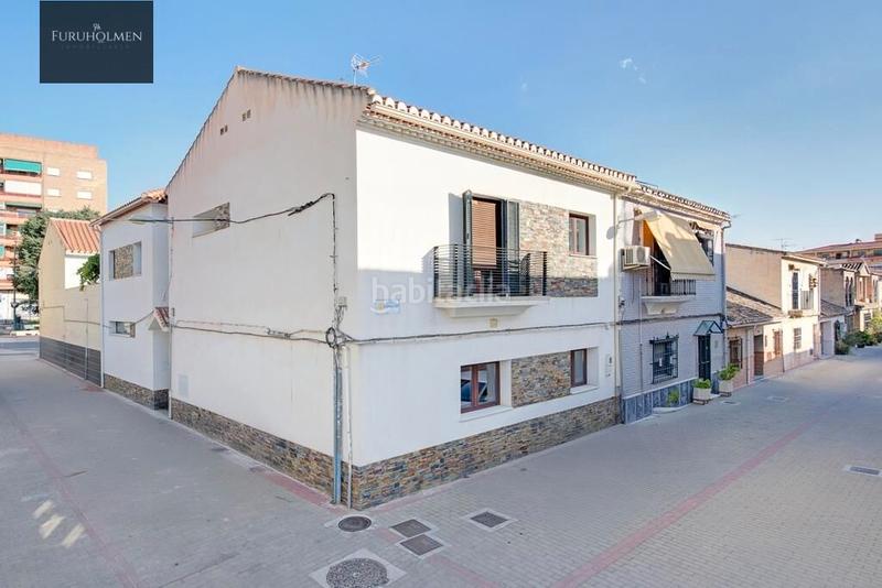 Foto f7deb424-e1be-408e-bd55-ca5f5b15c06e. Casa  adosada con piscia en zona sanders en Rosaleda - Juventud Granada