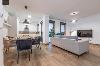 Pis  Calle josé luis pérez pujadas 15. Piso en urbanizacion con piscina con plaza garaje en zona palaci