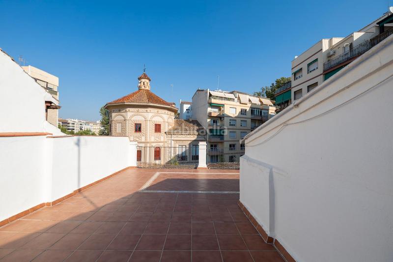 Foto 5df85e0a-4f89-40d9-9a0c-c15672bd2921. Edificio en plaza del campillo bajo 5 edificio centro en Granada