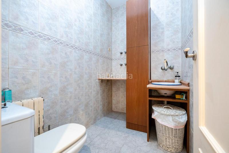 Foto 8d46decb-6cfa-46a3-97c5-f2a1a1f5c2d3. Edificio en plaza del campillo bajo 5 edificio centro en Granada