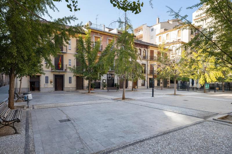 Foto 8e46a442-b839-4dd2-beae-4c7ab490d16a. Edificio en plaza del campillo bajo 5 edificio centro en Granada