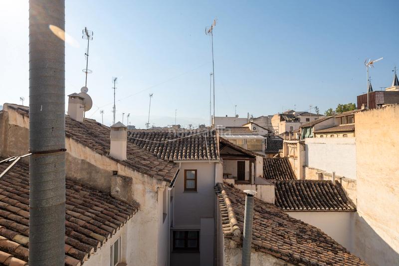 Foto 95def4fe-caf7-4156-aed2-a81405c88390. Edificio en plaza del campillo bajo 5 edificio centro en Granada