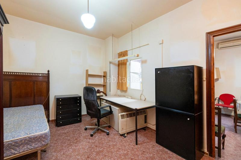 Foto b3469421-b63d-4124-a23f-27238b77e4f5. Edificio en plaza del campillo bajo 5 edificio centro en Granada