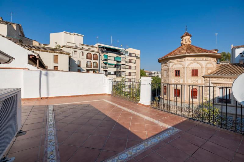 Foto c8d0b1b4-fd58-4f63-a502-0a76d6a1686b. Edificio en plaza del campillo bajo 5 edificio centro en Granada