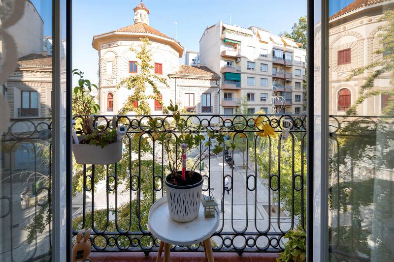 Foto d34513e5-f4ce-4daf-8a7a-8b6cab963322. Edificio en plaza del campillo bajo 5 edificio centro en Granada