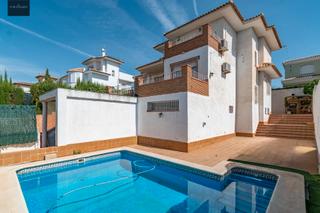 Chalet  Calle malva 9. Chalet en otura con piscina