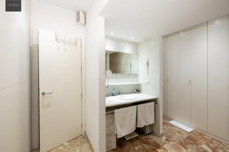 Foto 5a7ccef4-91b4-45ae-9f1f-cfb4813622b9. Piso en calle doctor muñoz fernández 2 piso en zona san lazaro/beiro en Granada