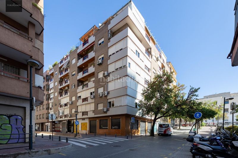 Foto 90b05f27-bc83-4710-b7a8-d572375c77c1. Piso en calle doctor muñoz fernández 2 piso en zona san lazaro/beiro en Granada