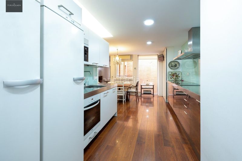 Foto e7d98029-8337-422b-8c98-f5544fcf5b77. Piso en calle doctor muñoz fernández 2 piso en zona san lazaro/beiro en Granada