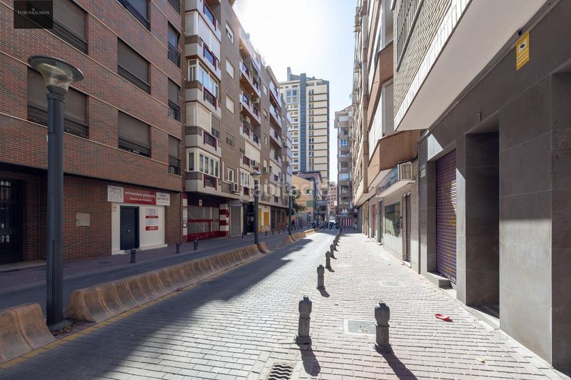 Foto f9472fba-e7a8-4270-8054-cca0b9d4a15e. Piso en calle doctor muñoz fernández 2 piso en zona san lazaro/beiro en Granada