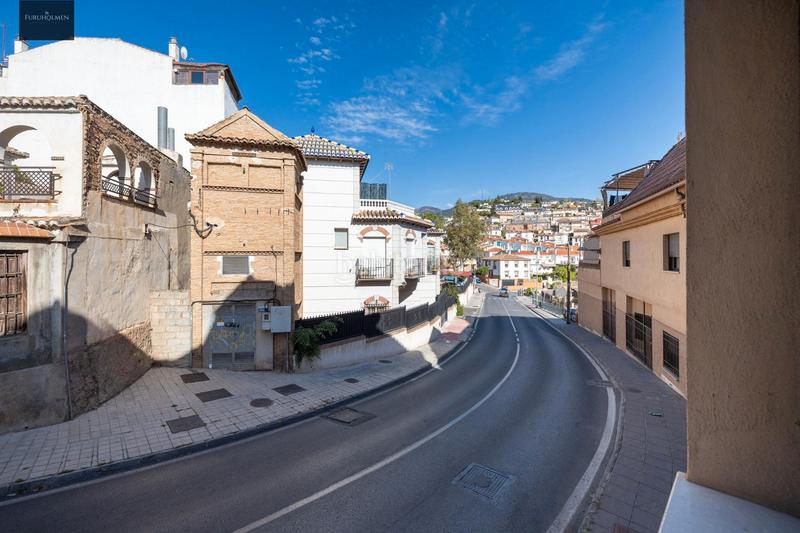 Foto eff8ada7-c2b7-43ab-9a5e-9d40a9e111d3. Appartamento con parcheggio in Barrio de la Vega Monachil